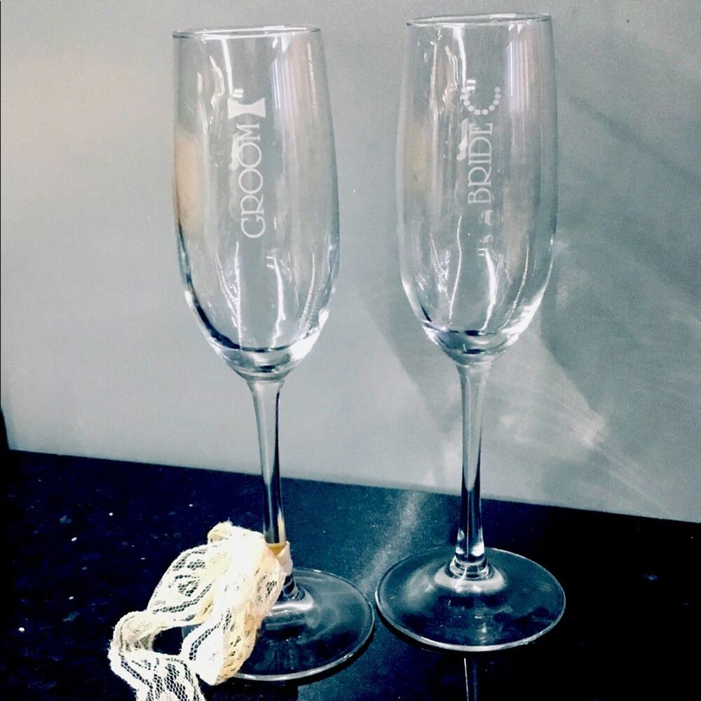 “Bride & Groom” Wedding Champagne Flutes